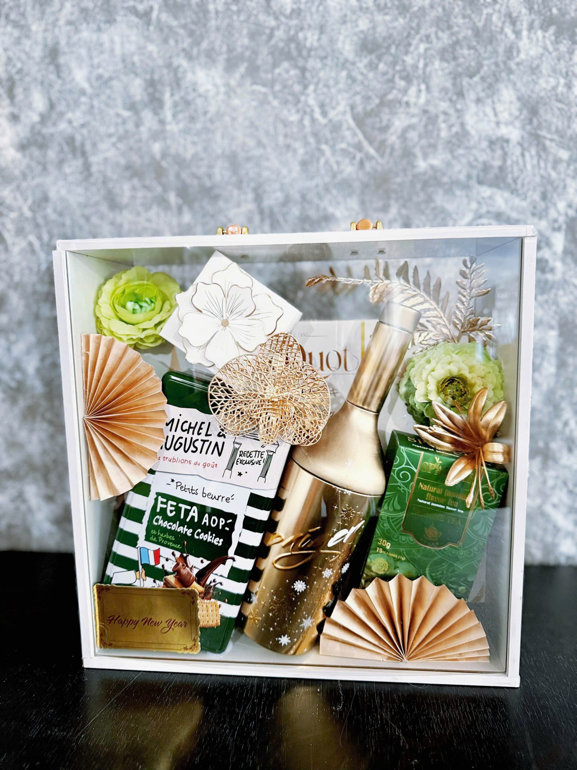 67587968974416565618